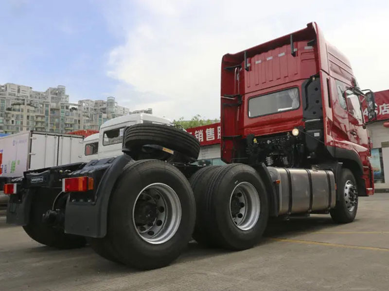 Dongfeng KX 6x4 Tractor Truck